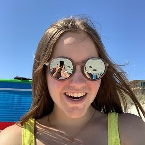 Meet your Posher, Sarah blair